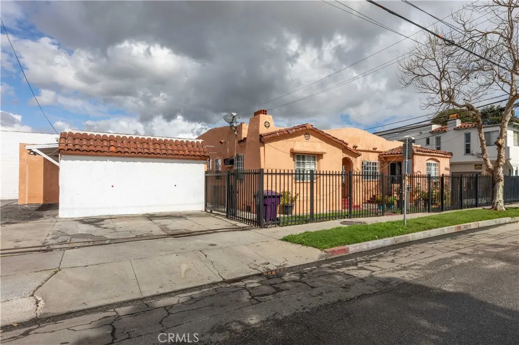 2000 Pacific, Long Beach, California 90806 home-pic-5