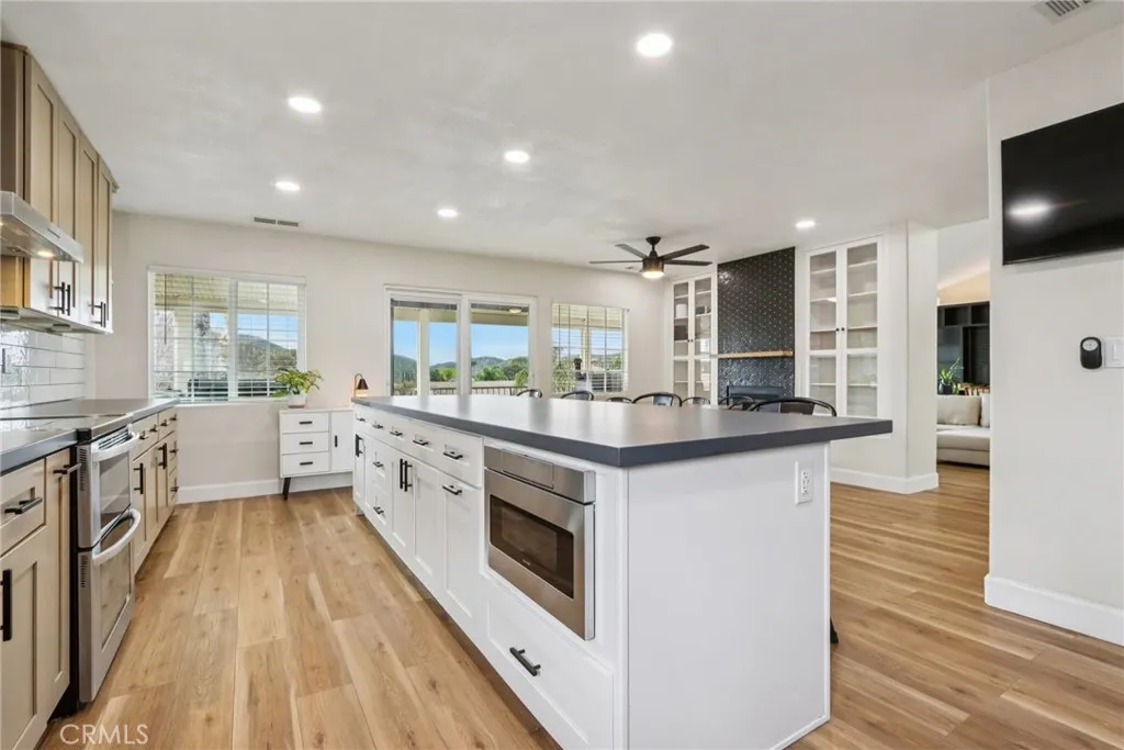 22635 Canyon Lake S, Canyon Lake, California 92587 home-pic-11