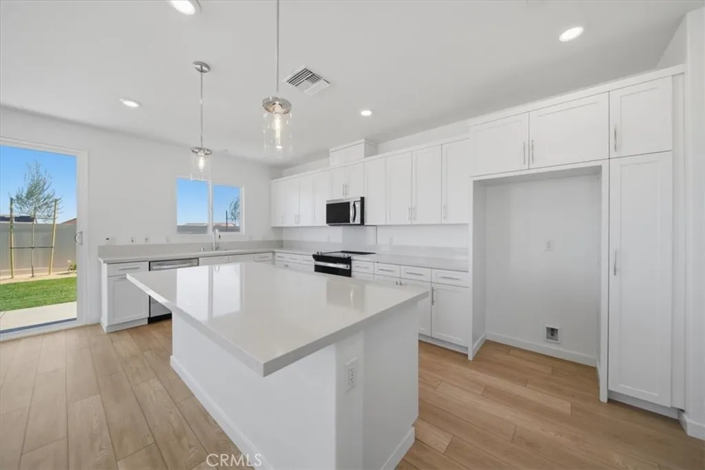 3264 E Avenue J-3, Lancaster, California 93535 home-pic-15