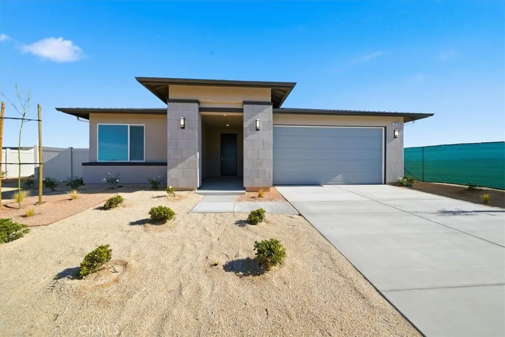 3264 E Avenue J-3, Lancaster, California 93535 home-pic-3