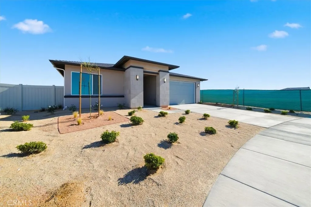 3264 E Avenue J-3, Lancaster, California 93535 home-pic-4