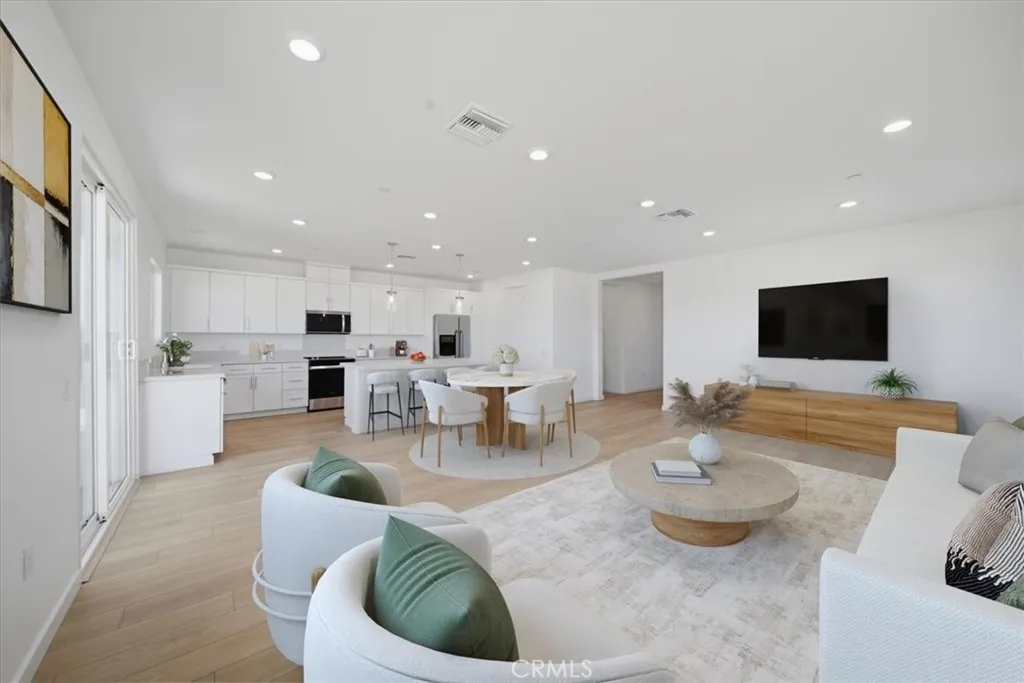 3264 E Avenue J-3, Lancaster, California 93535 home-pic-12