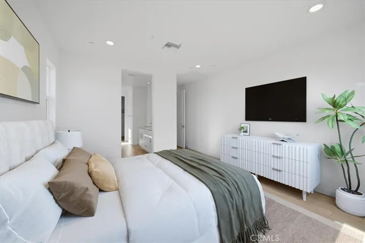 PHOTOS ARE OF MODEL MATCH