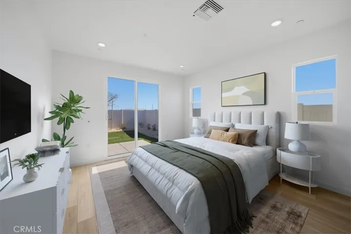 PHOTOS ARE OF MODEL MATCH