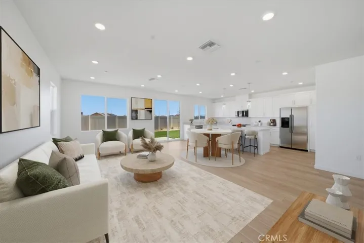 PHOTOS ARE OF MODEL MATCH