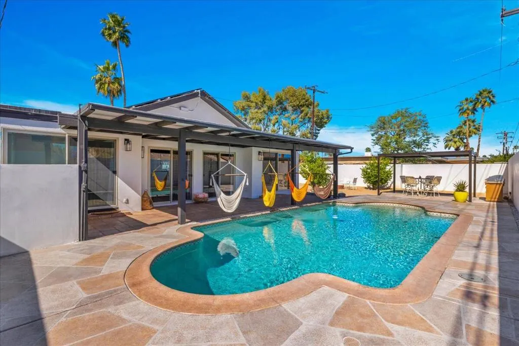 45640 Mountain View Avenue, Palm Desert, California 92260 home-pic-1