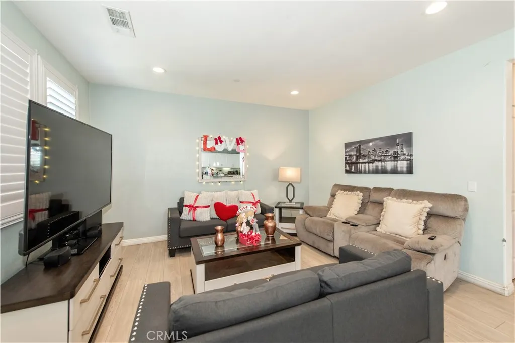 3245 E Midsummer Privado, Ontario, California 91762 home-pic-2