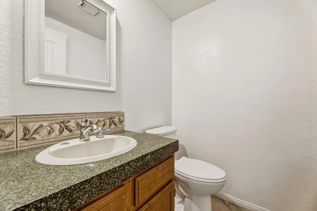 816 Birch Avenue, Escondido, California 92027 home-pic-16