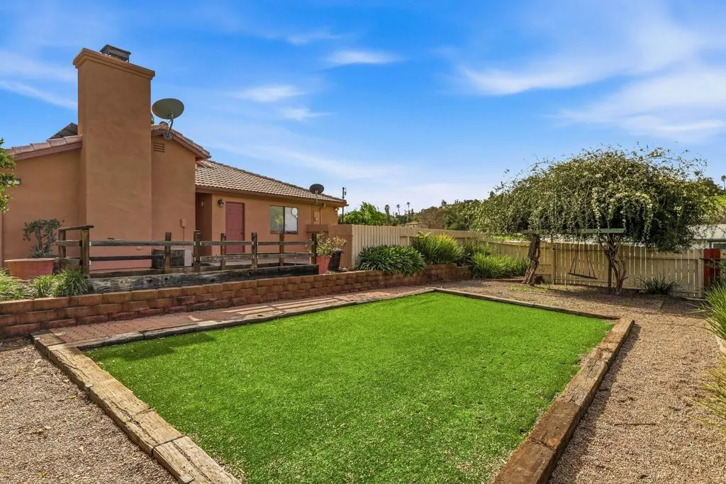 816 Birch Avenue, Escondido, California 92027 home-pic-34
