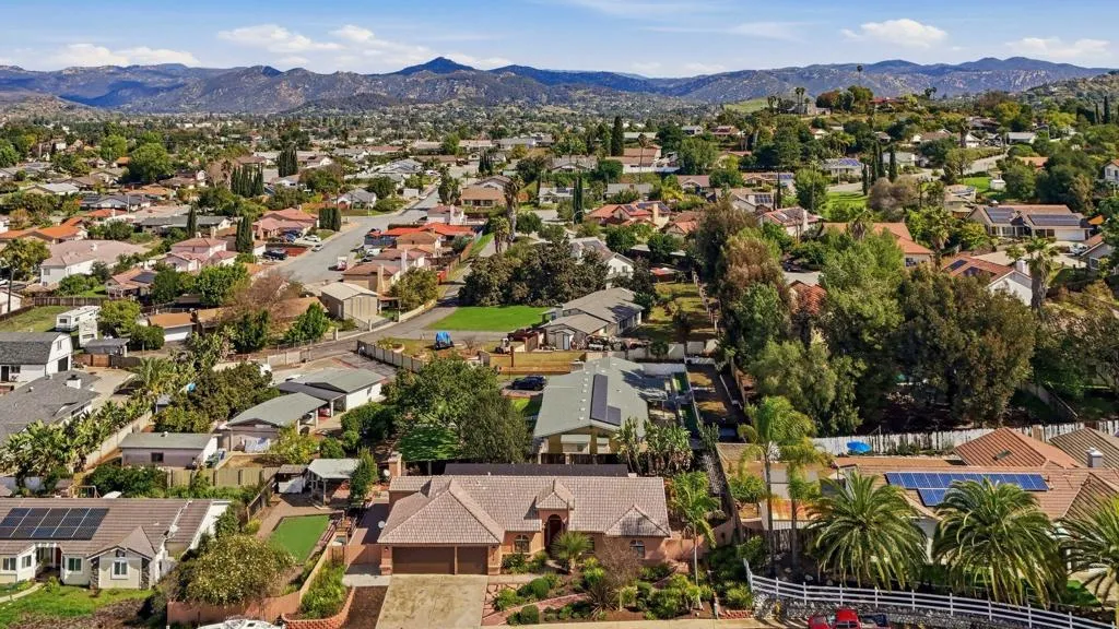816 Birch Avenue, Escondido, California 92027 home-pic-38