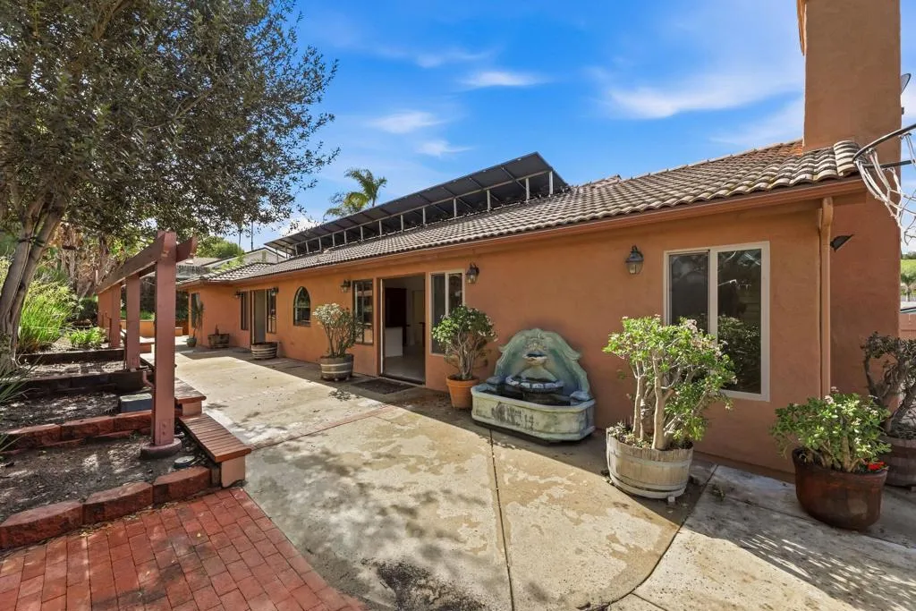 816 Birch Avenue, Escondido, California 92027 home-pic-32