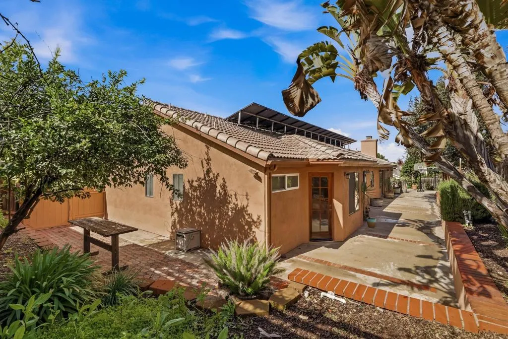 816 Birch Avenue, Escondido, California 92027 home-pic-29