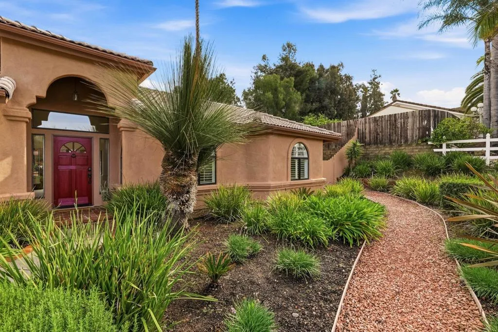 816 Birch Avenue, Escondido, California 92027 home-pic-4