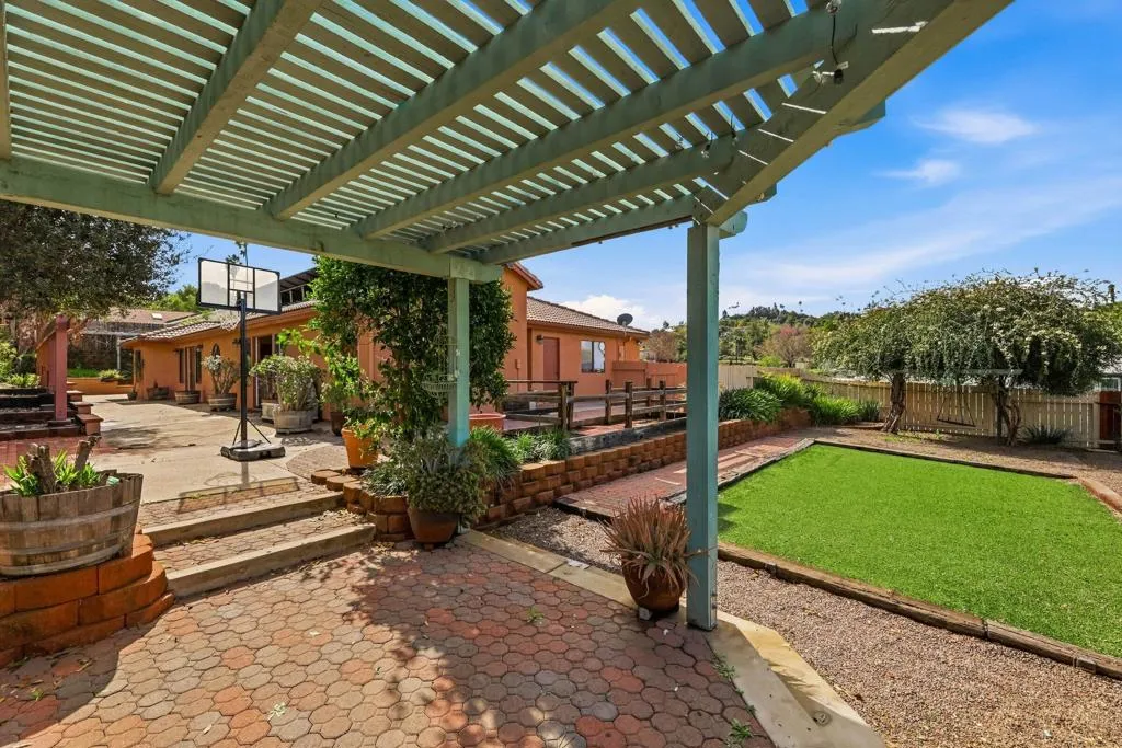 816 Birch Avenue, Escondido, California 92027 home-pic-33