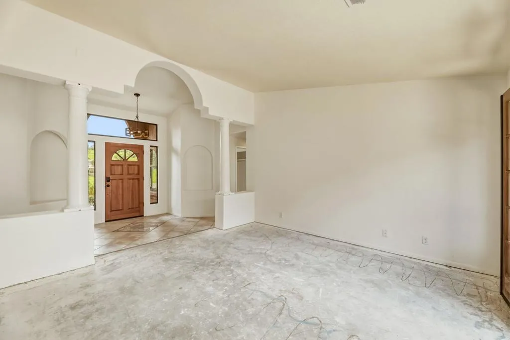 816 Birch Avenue, Escondido, California 92027 home-pic-8