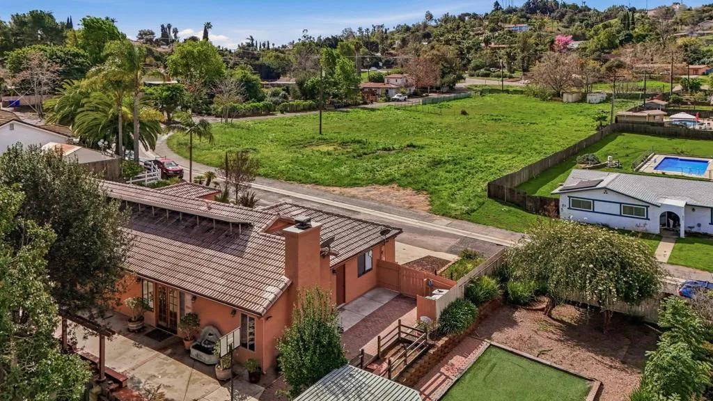 816 Birch Avenue, Escondido, California 92027 home-pic-44