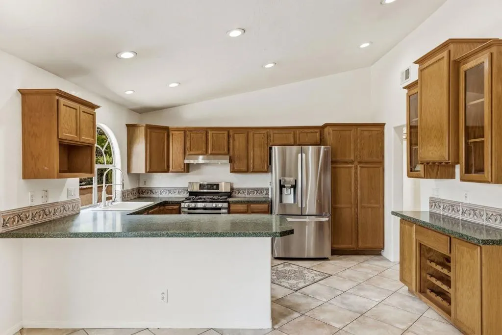 816 Birch Avenue, Escondido, California 92027 home-pic-14