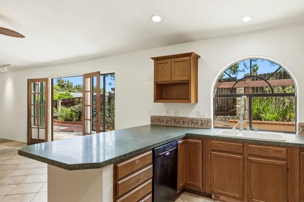 816 Birch Avenue, Escondido, California 92027 home-pic-13