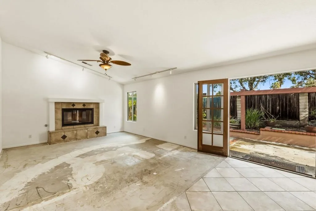 816 Birch Avenue, Escondido, California 92027 home-pic-9