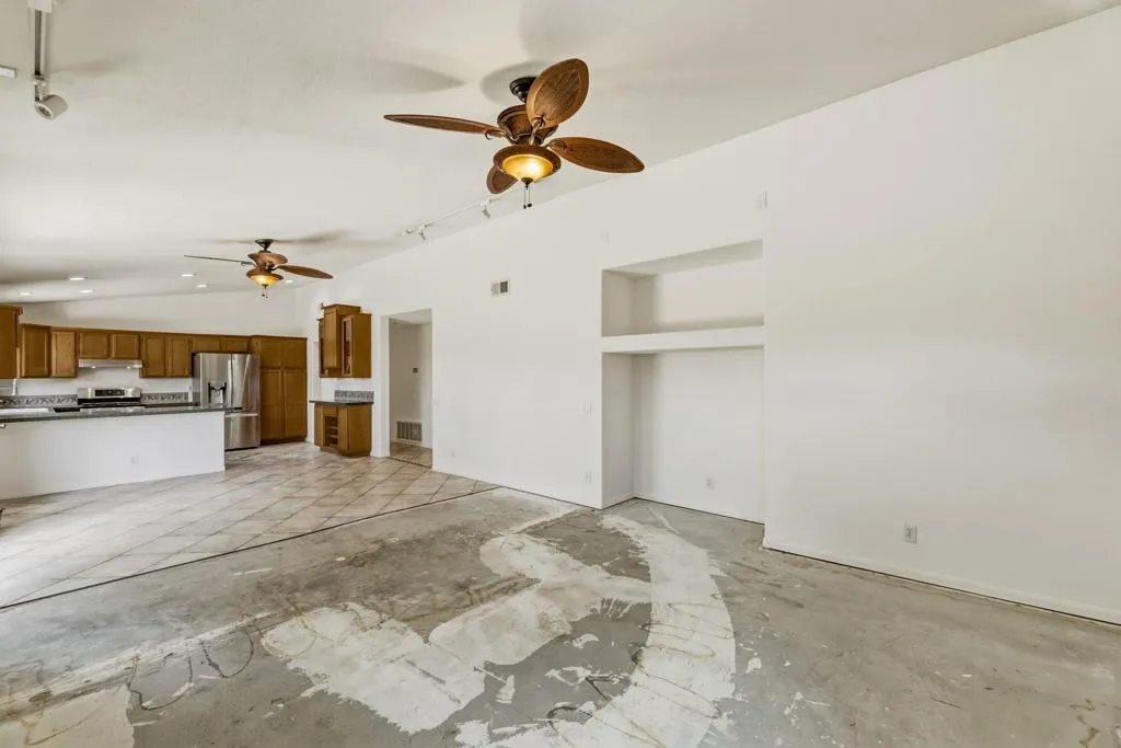 816 Birch Avenue, Escondido, California 92027 home-pic-11