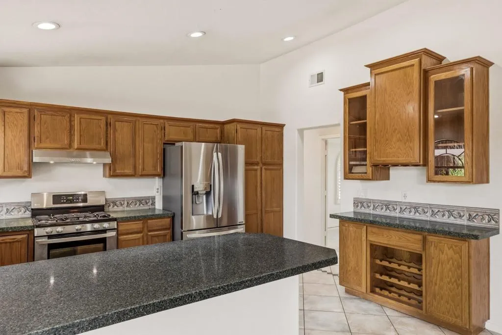 816 Birch Avenue, Escondido, California 92027 home-pic-15