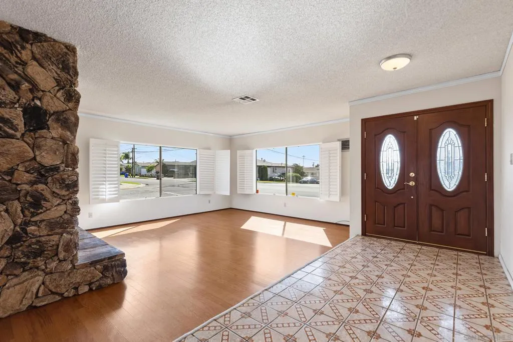 4968 Reynolds St, San Diego, California 92113 home-pic-2