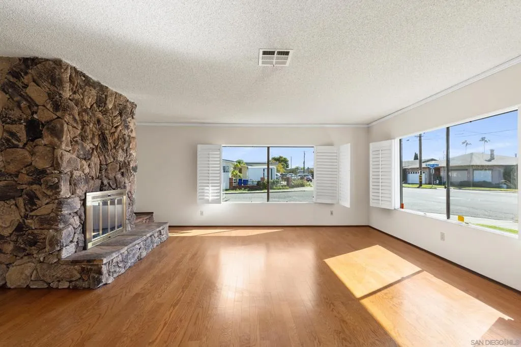 4968 Reynolds St, San Diego, California 92113 home-pic-1