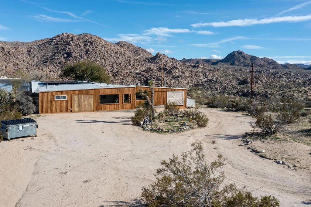 7201 Alturas Drive, Joshua Tree, California 92252 home-pic-2