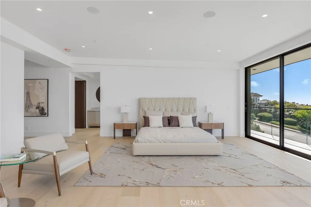 4 Geneve, Newport Beach, California 92660 home-pic-32