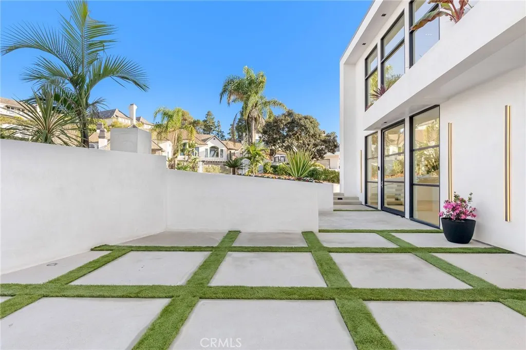 4 Geneve, Newport Beach, California 92660 home-pic-71