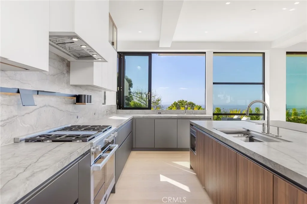 4 Geneve, Newport Beach, California 92660 home-pic-20