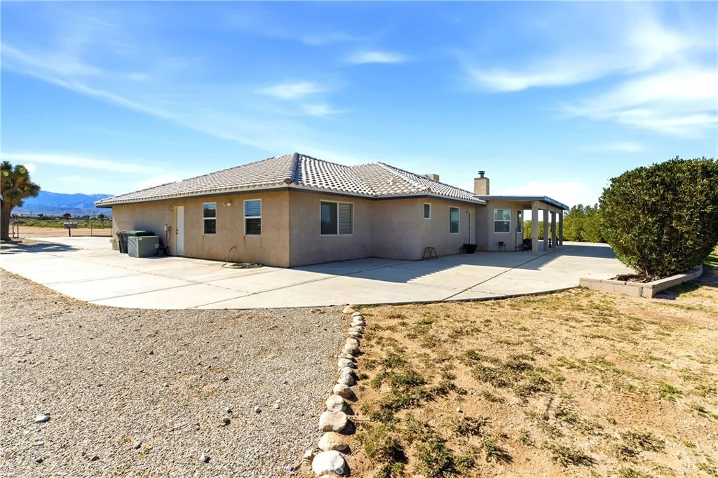 7330 Smoke Tree, Phelan, California 92371 home-pic-9