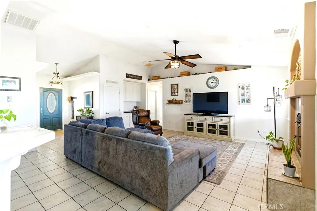 7330 Smoke Tree, Phelan, California 92371 home-pic-22