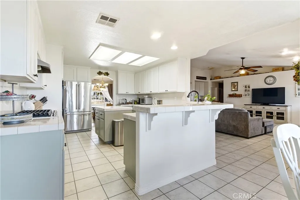 7330 Smoke Tree, Phelan, California 92371 home-pic-37
