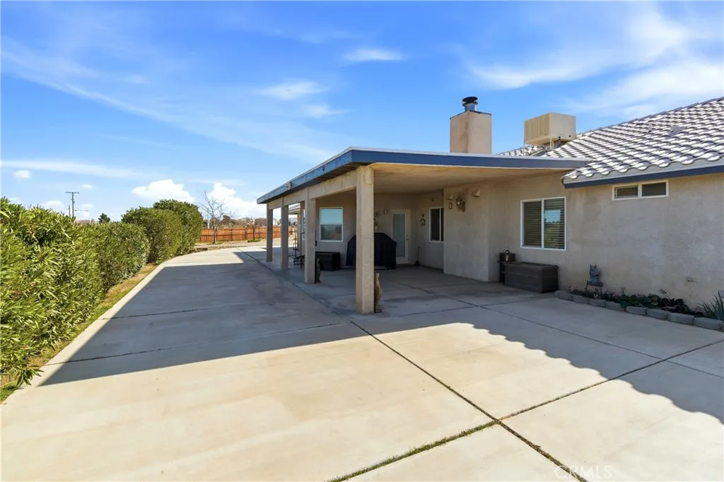 7330 Smoke Tree, Phelan, California 92371 home-pic-6