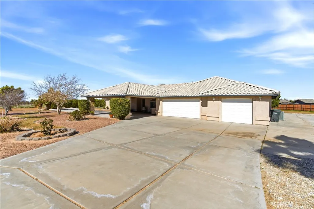 7330 Smoke Tree, Phelan, California 92371 home-pic-1