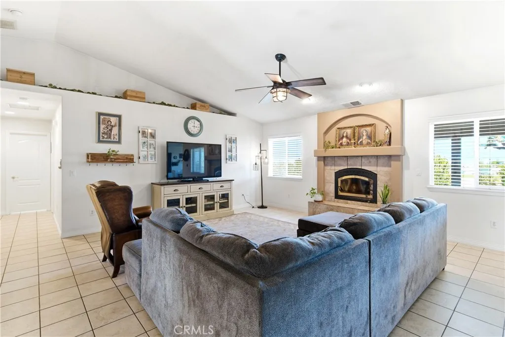 7330 Smoke Tree, Phelan, California 92371 home-pic-18