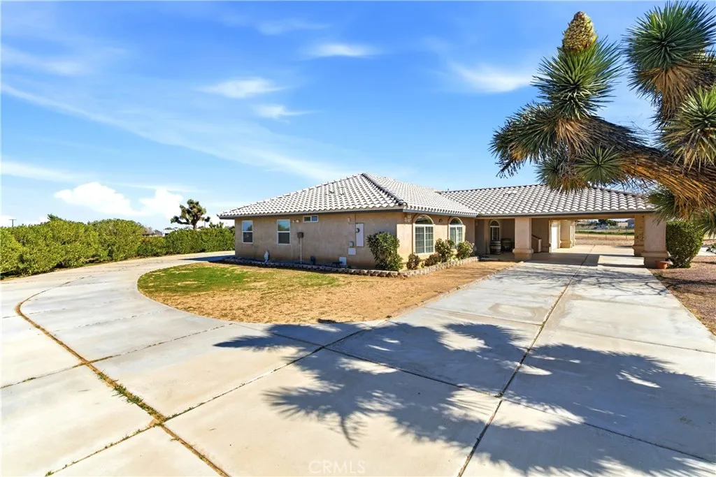 7330 Smoke Tree, Phelan, California 92371 home-pic-4