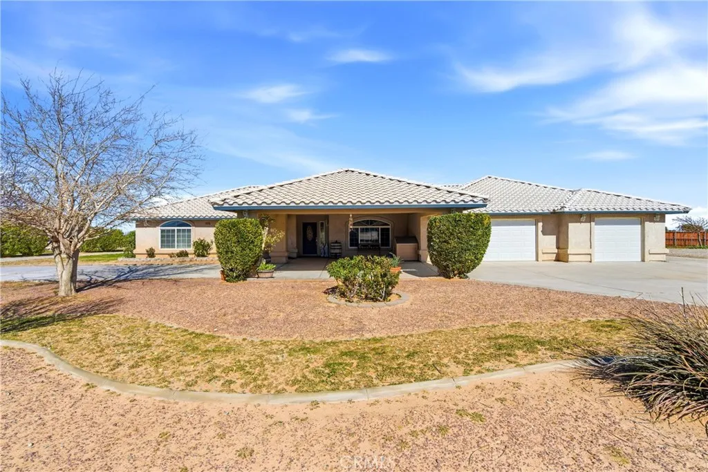 7330 Smoke Tree, Phelan, California 92371 home-pic-3