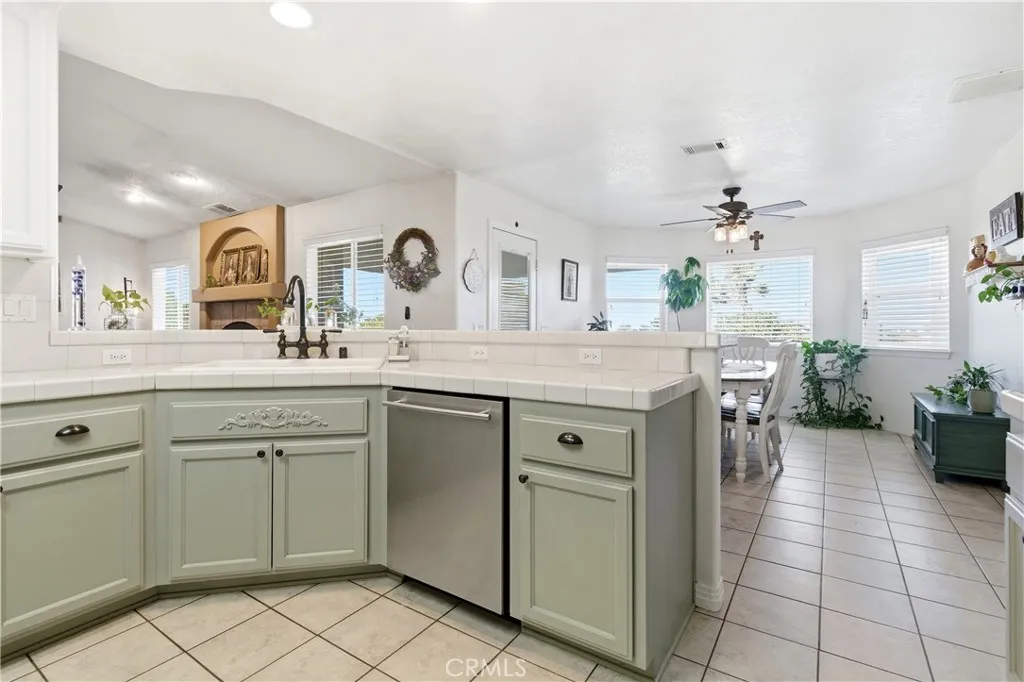 7330 Smoke Tree, Phelan, California 92371 home-pic-40