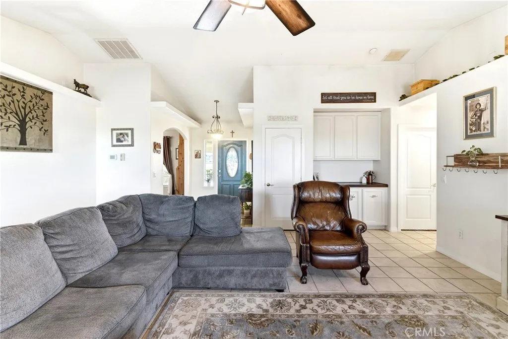 7330 Smoke Tree, Phelan, California 92371 home-pic-21