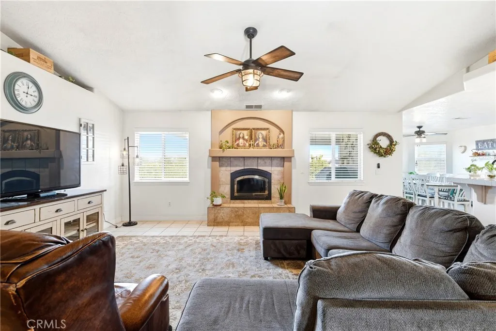 7330 Smoke Tree, Phelan, California 92371 home-pic-19