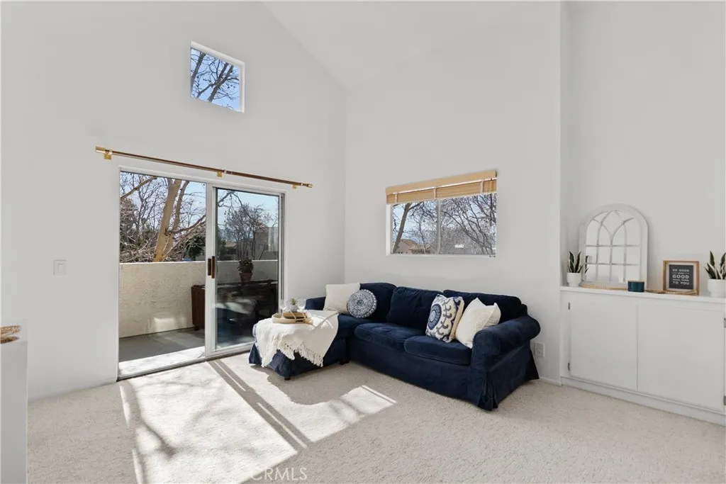 21358 Nandina, Newhall, California 91321 home-pic-2