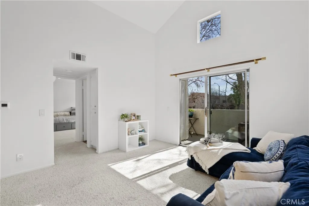 21358 Nandina, Newhall, California 91321 home-pic-3