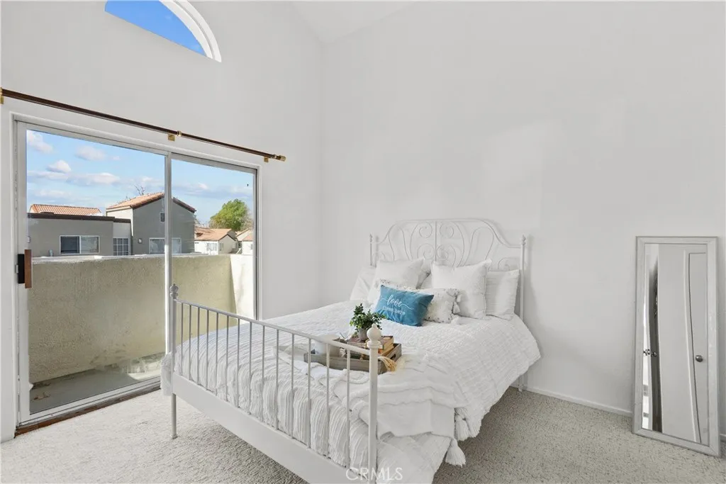 21358 Nandina, Newhall, California 91321 home-pic-12
