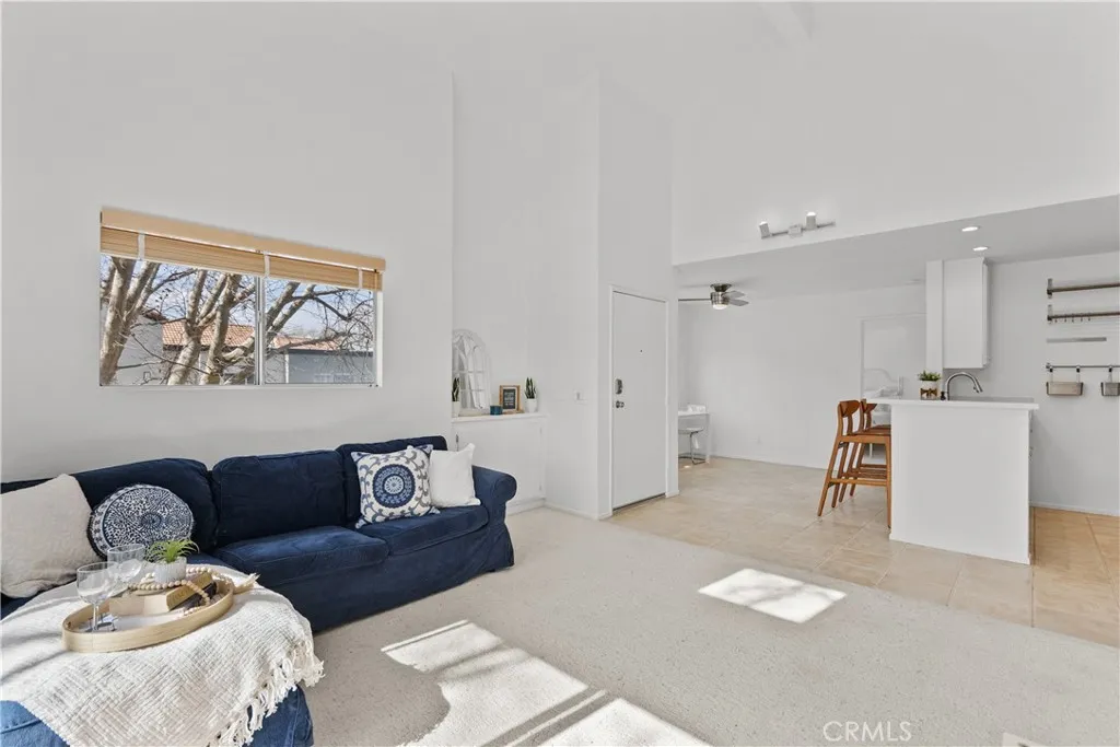 21358 Nandina, Newhall, California 91321 home-pic-4