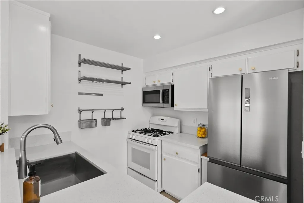 21358 Nandina, Newhall, California 91321 home-pic-5