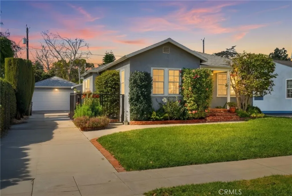 1025 N Screenland Drive, Burbank, California 91505 home-pic-1
