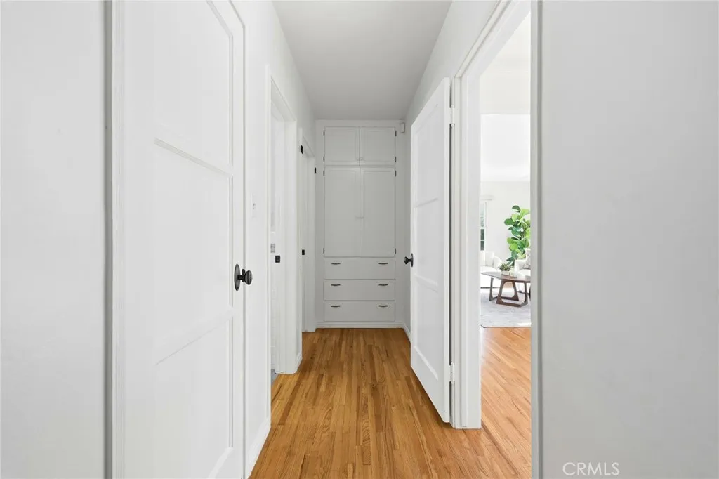 1025 N Screenland Drive, Burbank, California 91505 home-pic-15