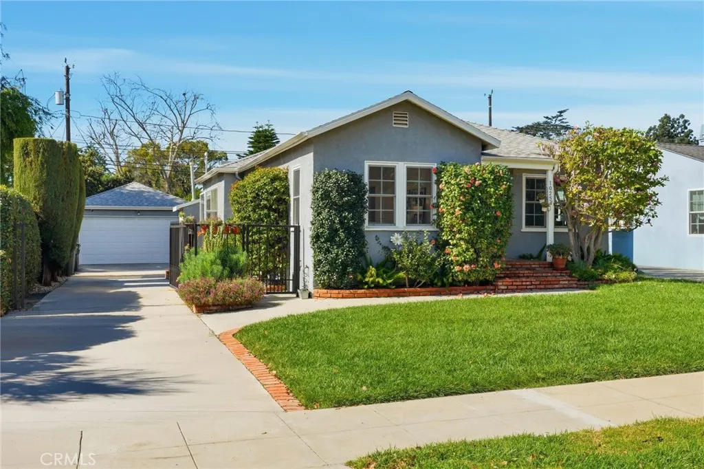 1025 N Screenland Drive, Burbank, California 91505 home-pic-2